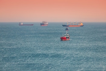 Por el estrecho de Ormuz