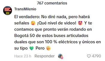 Un biarticulado eléctrico de TransMilenio fue grabado mientras era trasladado por carretera desde Pereira hasta Bogotá para incorporarse al sistema - crédito Transmilenio / TikTok