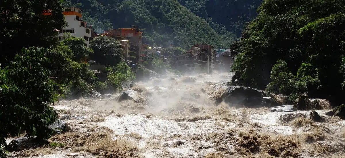 Senamhi activa alerta roja por riesgo de huaicos en Perú: estas son las regiones y distritos en peligro