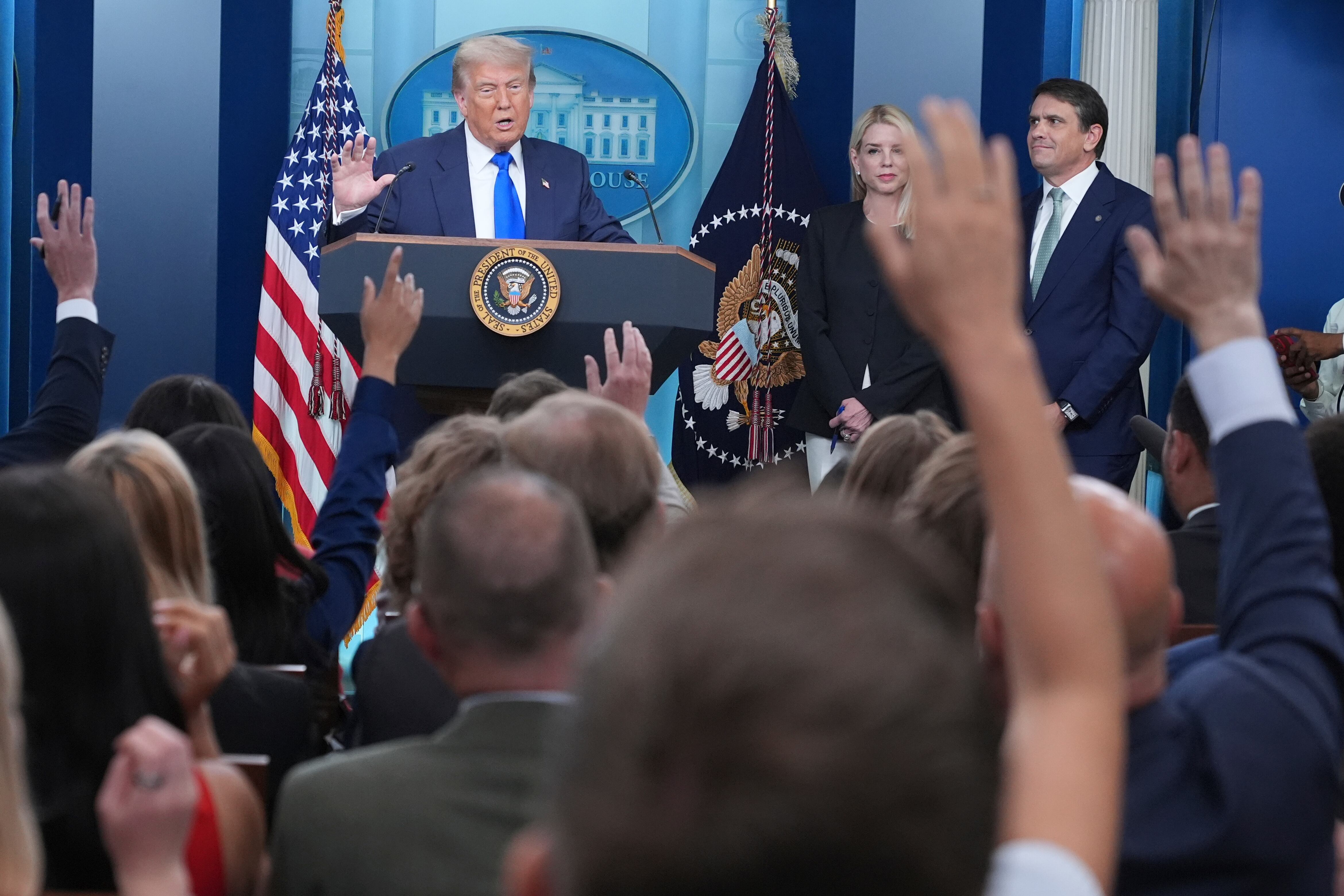 Donald Trump habla con la prensa este viernes (AP Foto/Jacquelyn Martin)
