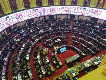 Comenzó la sesión por el