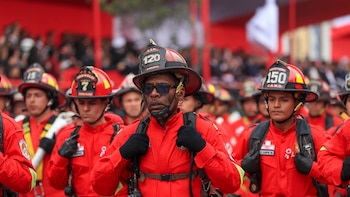 Cuerpo de Bomberos Voluntarios del Perú se retira de la Gran Parada Militar del 29 de julio