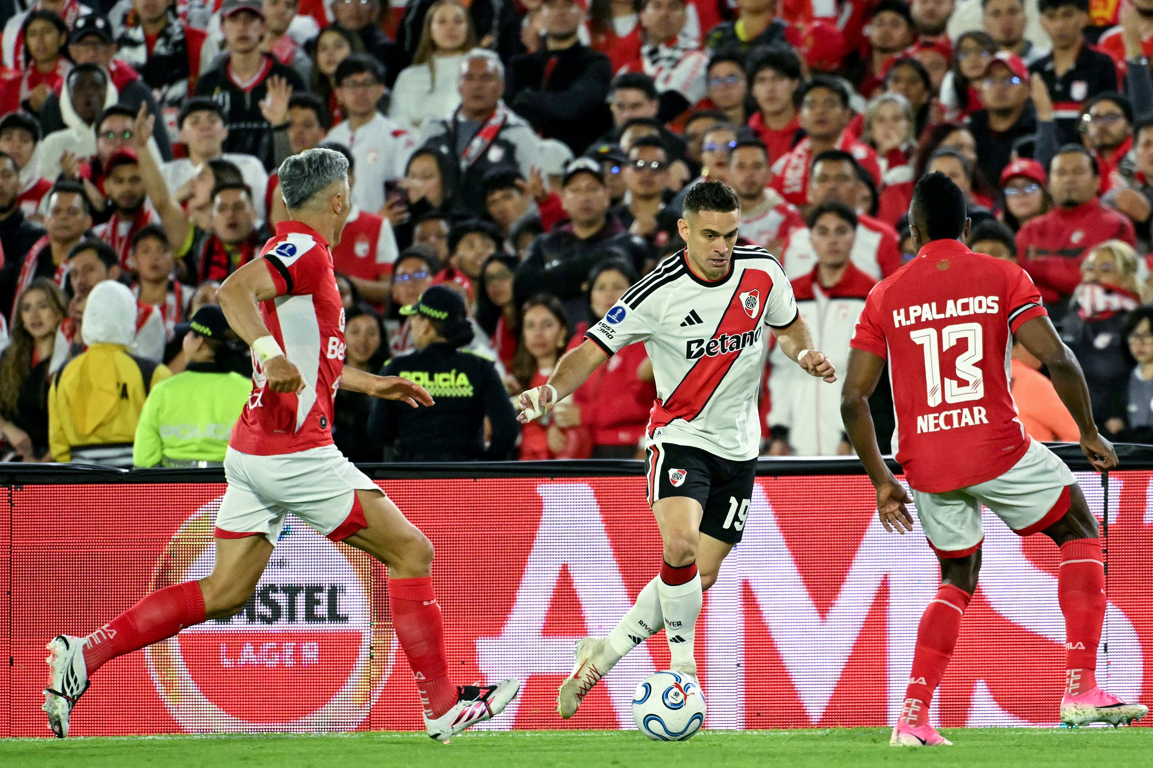 River e Independiente Santa Fe igualaron 0 a 0 en el Campín de Bogotá (Photo by Luis ACOSTA / AFP)