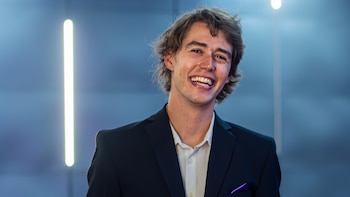 Santiago Speranza pasó de Wattpad y la autopublicación a triunfar en el thriller juvenil y llenar salas enteras en la Feria del Libro