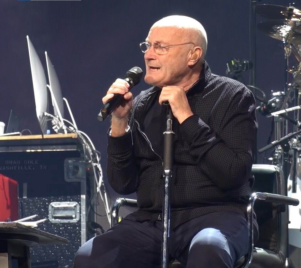 Phil Collins se encuentra desmotivado desde su retiro en 2022 debido a una serie de lesiones incapacitantes (Créditos: Youtube/DeadMike.com)