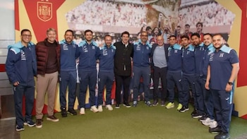 La Federación de Fútbol de Honduras intercambia métodos con técnicos de España durante su visita a Madrid