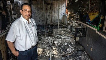 Anibal Toruño, muestra las cenizas