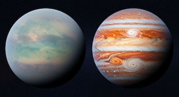 Representación visual de dos gigantes gaseosos. A la izquierda, un planeta con atmósfera nebulosa grisácea sin nubes definidas. A la derecha, Júpiter con bandas naranjas, blancas y remolinos.