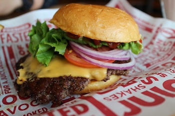 Una clásica 'smash burger' (Flickr)