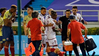 “Me duele el corazón más que mi pie”, el emotivo mensaje de Santiago Arias tras la terrible lesión que sufrió