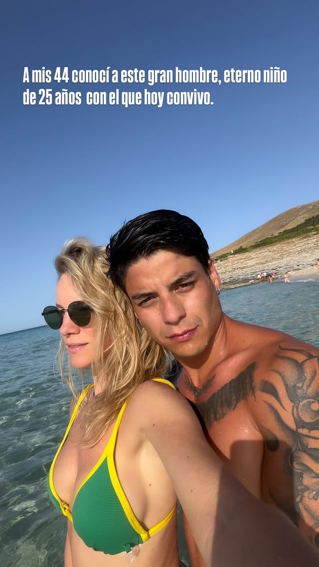 La cantante de Bandana, de 45 años, volvió a hablar en historias de Instagram sobre su relación con un DJ y productor musical 19 años menor
