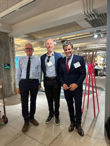 Manes, junto a Norman Lamb,