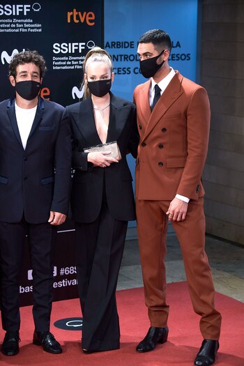 Celebrities-en-un-clic-Alejandro-Speitzer-y-Ester-Exposito-29092020