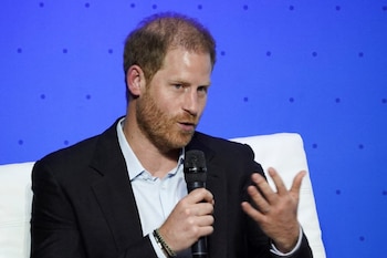 El Príncipe Harry ha sido un miembro destacado de la familia real británica, involucrándose en diversas causas humanitarias y de bienestar (REUTERS/Nathalia Angarita)