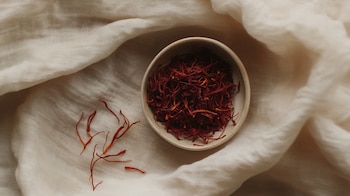 Especia valiosa, azafrán, aroma intenso, color natural, uso culinario. - (Imagen Ilustrativa Infobae)