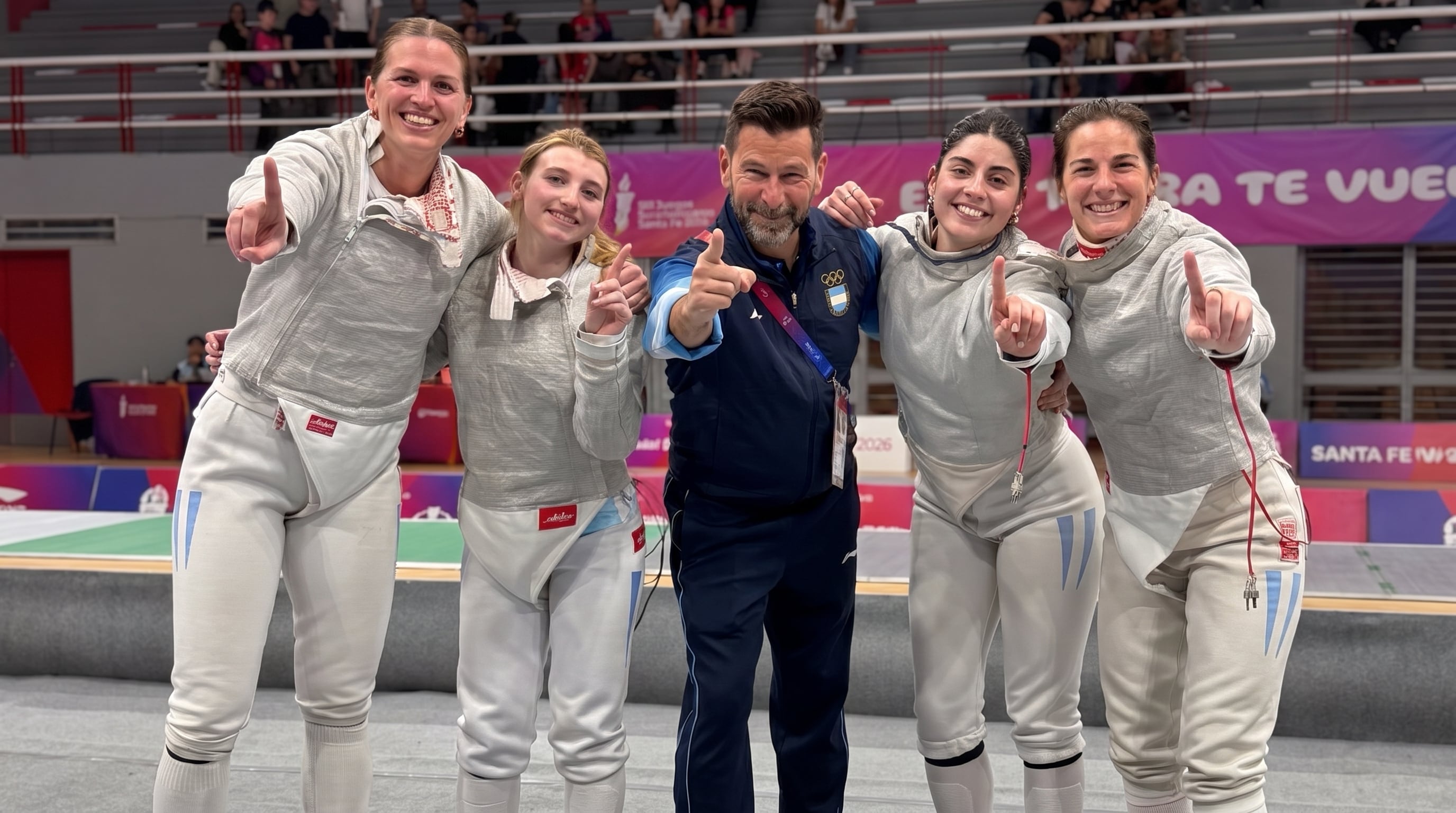 El equipo femenino de esgrima ganó la medalla dorada en los Juegos Suramericanos Santa Fe 2026 (Prensa COA)