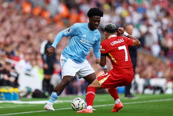 Ola Aina y Luis Diaz