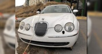 Un Jaguar, línea S-Type, modelo