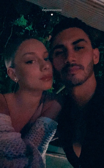 Ester Expósito y a Alejandro Speitzer (Foto: Instagram@ester_exposito)