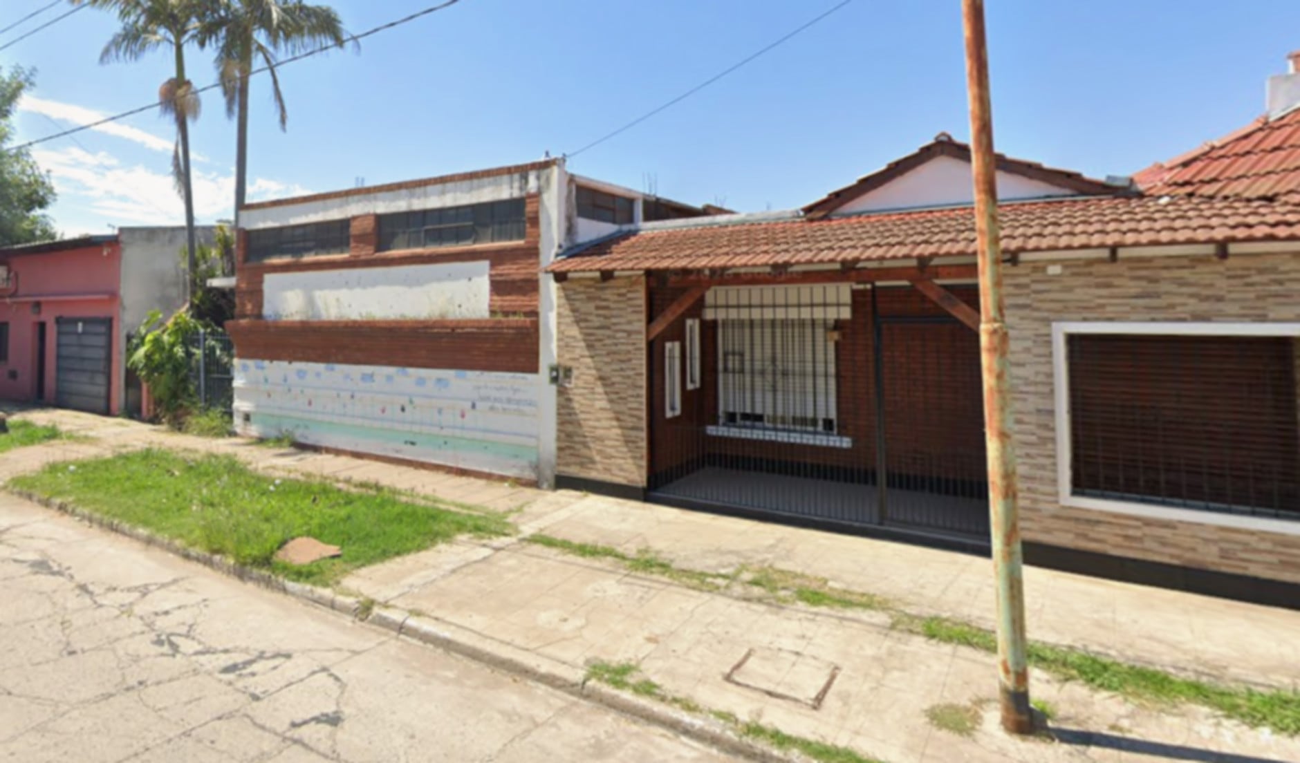 La fachada del jardín de infantes en Merlo, escenario de la trágica muerte de una niña de 5 años en un baño (Google Maps)