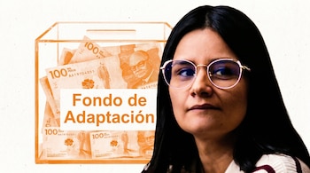 Mujer con gafas en primer plano. Detrás, una urna naranja risografía con billetes de 100 mil pesos colombianos y el texto "Fondo de Adaptación".