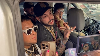 Emiliano Aguilar encara a reporteros tras preguntas sobre la separación de su hermana Ángela