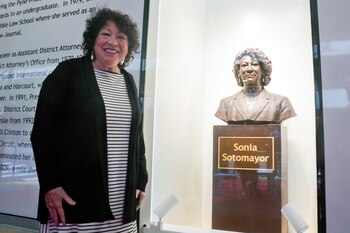 Sonia Sotomayor junto a la