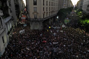 Miles de personas marcharon este