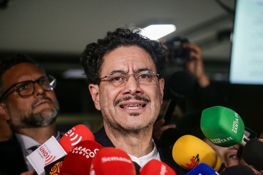 Gustavo Bolívar resaltó la inteligencia de Iván Cepeda Castro en un video en el que mostró un fotomontaje en el que se resalta su cerebro - crédito Colprensa