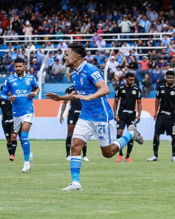 Un jugador de Alianza Atlético