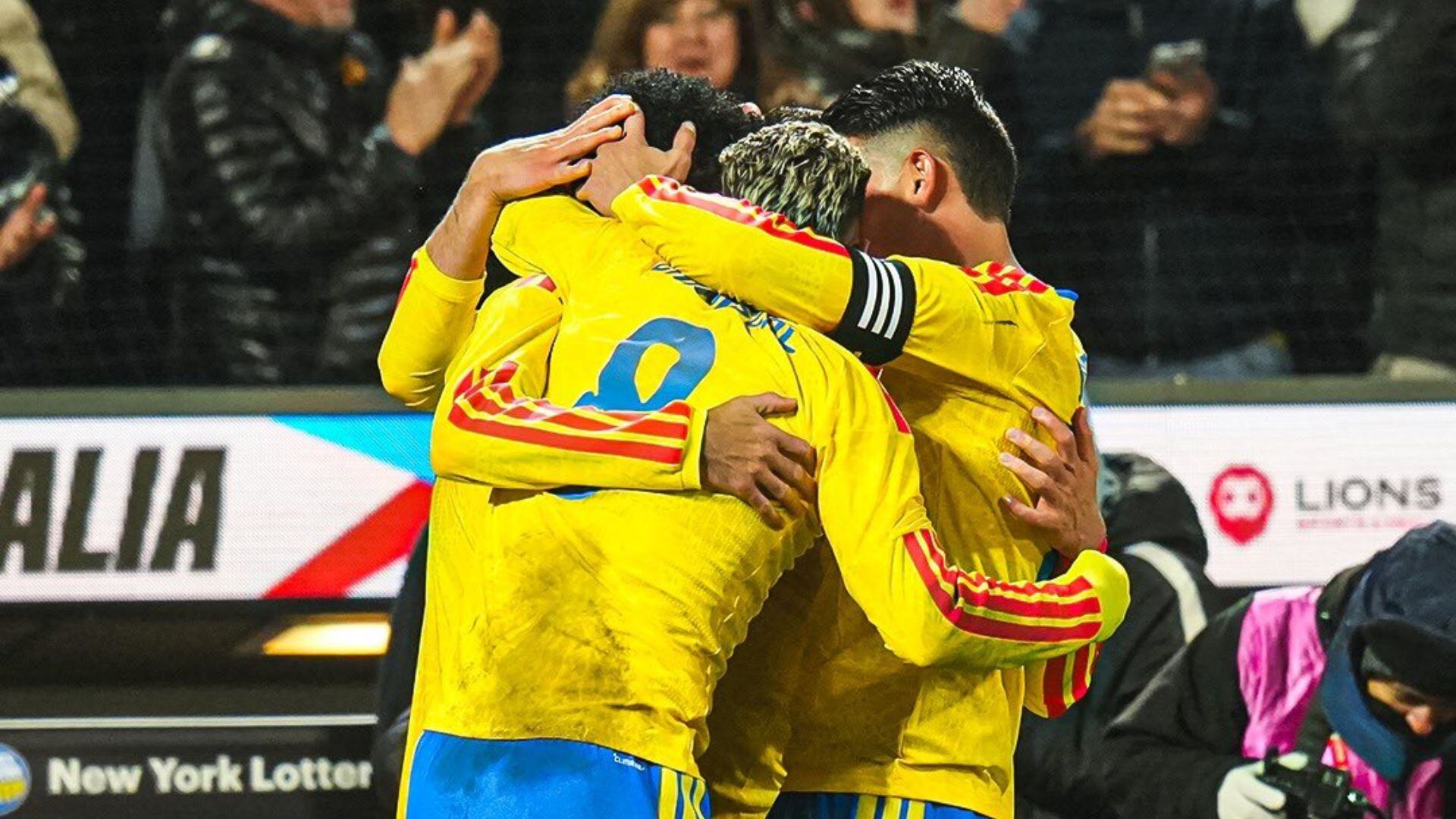 Colombia cerró 2025 con victorias sobre Australia y Nueva Zelanda, mostrando paciencia, solidez y crecimiento colectivo bajo la dirección de Néstor Lorenzo. - crédito @FCFSeleccionCol/X