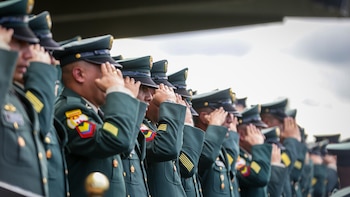 Se habría dispuesto el retiro de 35 oficiales con el fin de evitar obstáculos en los diálogos de paz con el Clan del Golfo: estos serían sus nombres