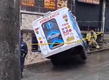 El choque de una ambulancia contra una panadería en San Cristóbal, sur de Bogotá, abrió una investigación sobre lo ocurrido en el barrio Libertadores - crédito X