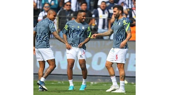 Jefferson Farfán realizando el calentamiento