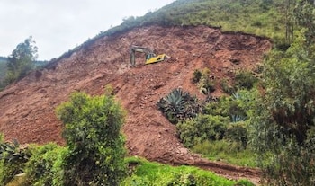 Un deslizamiento en el sector Angostura, distrito de San Jerónimo (Cusco), dejó al descubierto un muro antiguo.