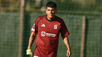 Sparta Praga golpeó primero: equipo de Joao Grimaldo quedó a un paso de jugar la fase de Liga de la Champions League 2026/27