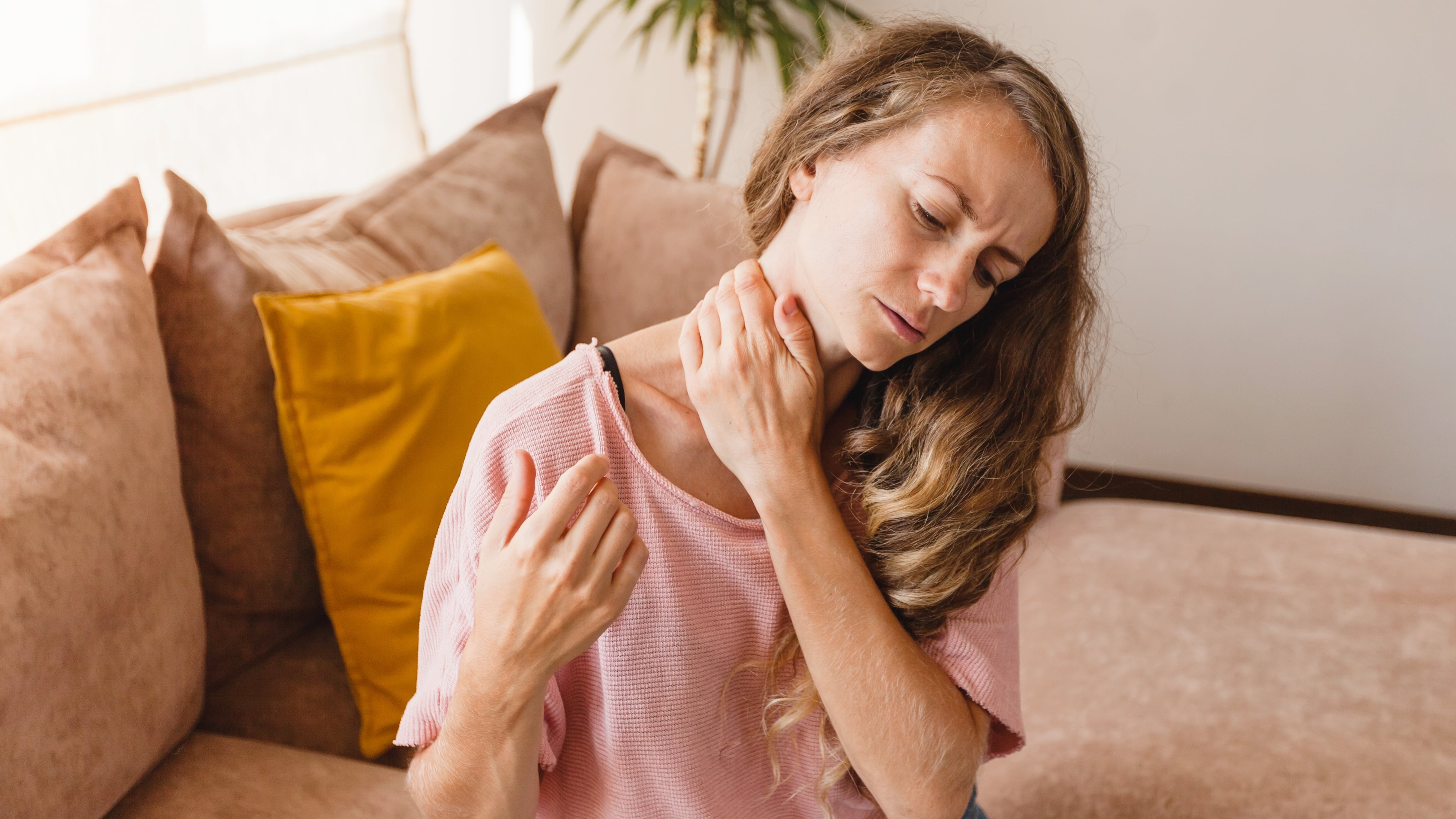 Mujer con fibromialgia (Shutterstock)