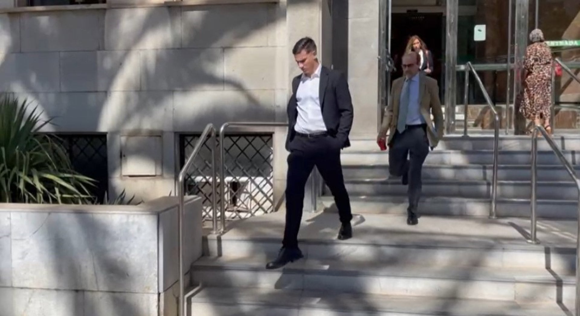 21/06/2021 Fútbol.- AV. El Supremo confirma 4 años de cárcel para el futbolista Santi Mina por abuso sexual a una mujer.
El Tribunal Supremo ha confirmado la condena a cuatro años de prisión impuesta al futbolista Santiago Mina por un delito de abuso sexual a una mujer en julio de 2017 en una furgoneta estacionada en las proximidades de una discoteca de Mojácar (Almería).
DEPORTES ANDALUCÍA ESPAÑA EUROPA ALMERÍA