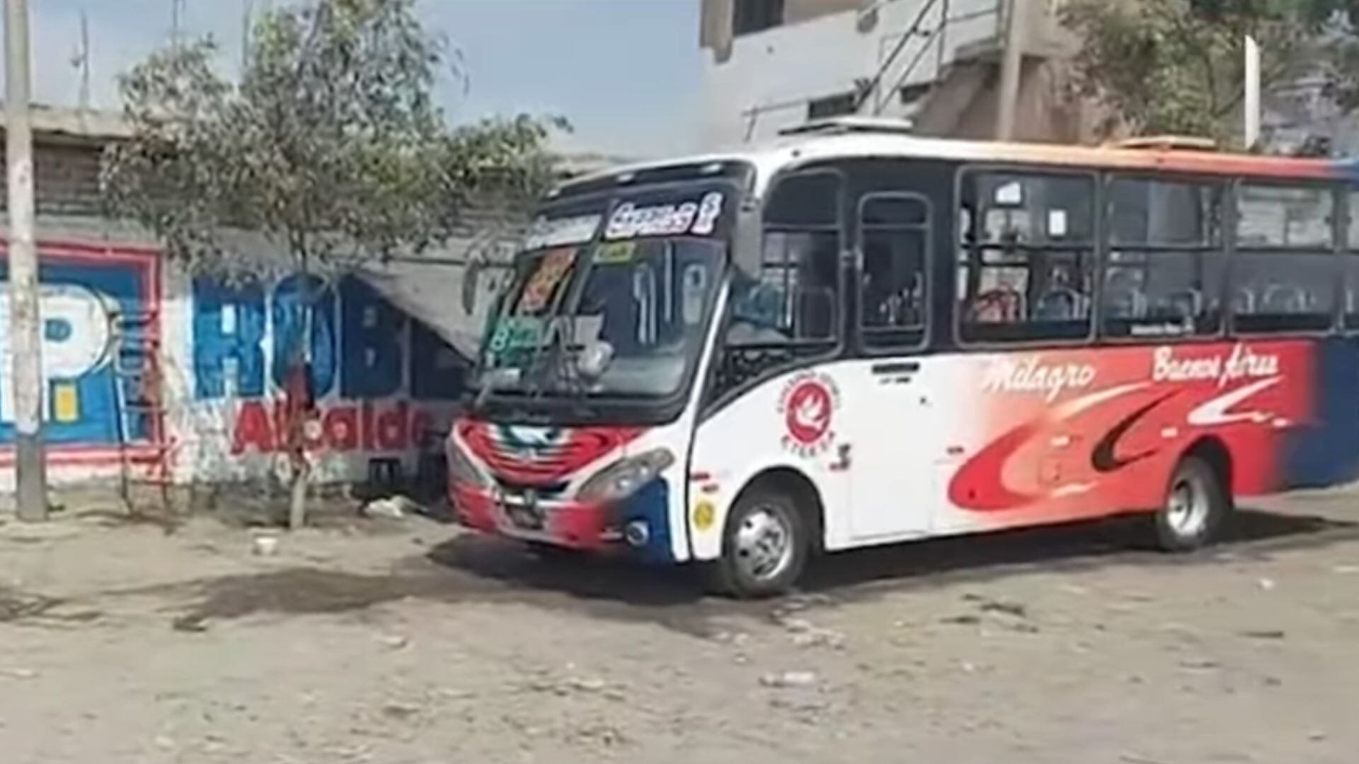 El caso se inserta en una ola de extorsiones que perjudica a diversos gremios en el norte del país, impulsando al sindicato de transportistas a reclamar mayor vigilancia y canales de denuncia seguros - Créditos: Captura de pantalla de Panamericana TV.