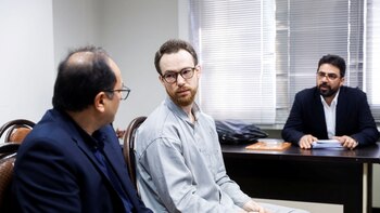 El régimen de Irán liberó al diplomático de la UE Johan Floderus tras un acuerdo de intercambio de prisioneros con Suecia