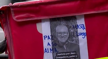 El último adiós a Juan Carlos Mendoza, delivery asesinado en pleno Centro de Montevideo (Captura Telemundo/Canal 12)