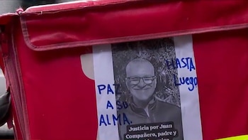 Masivo último adiós para el delivery venezolano asesinado en Uruguay: el emotivo mensaje de su hijo