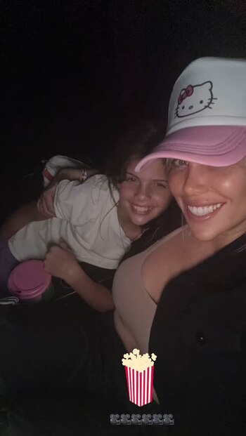 Sonrientes ante la cámara, Wanda