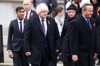 Los ex primeros ministros británicos Rishi Sunak, Boris Johnson y David Cameron asisten al Servicio Nacional del Recuerdo en el Cenotafio de Londres, Gran Bretaña, el 10 de noviembre de 2024. Chris Jackson/Pool vía REUTER