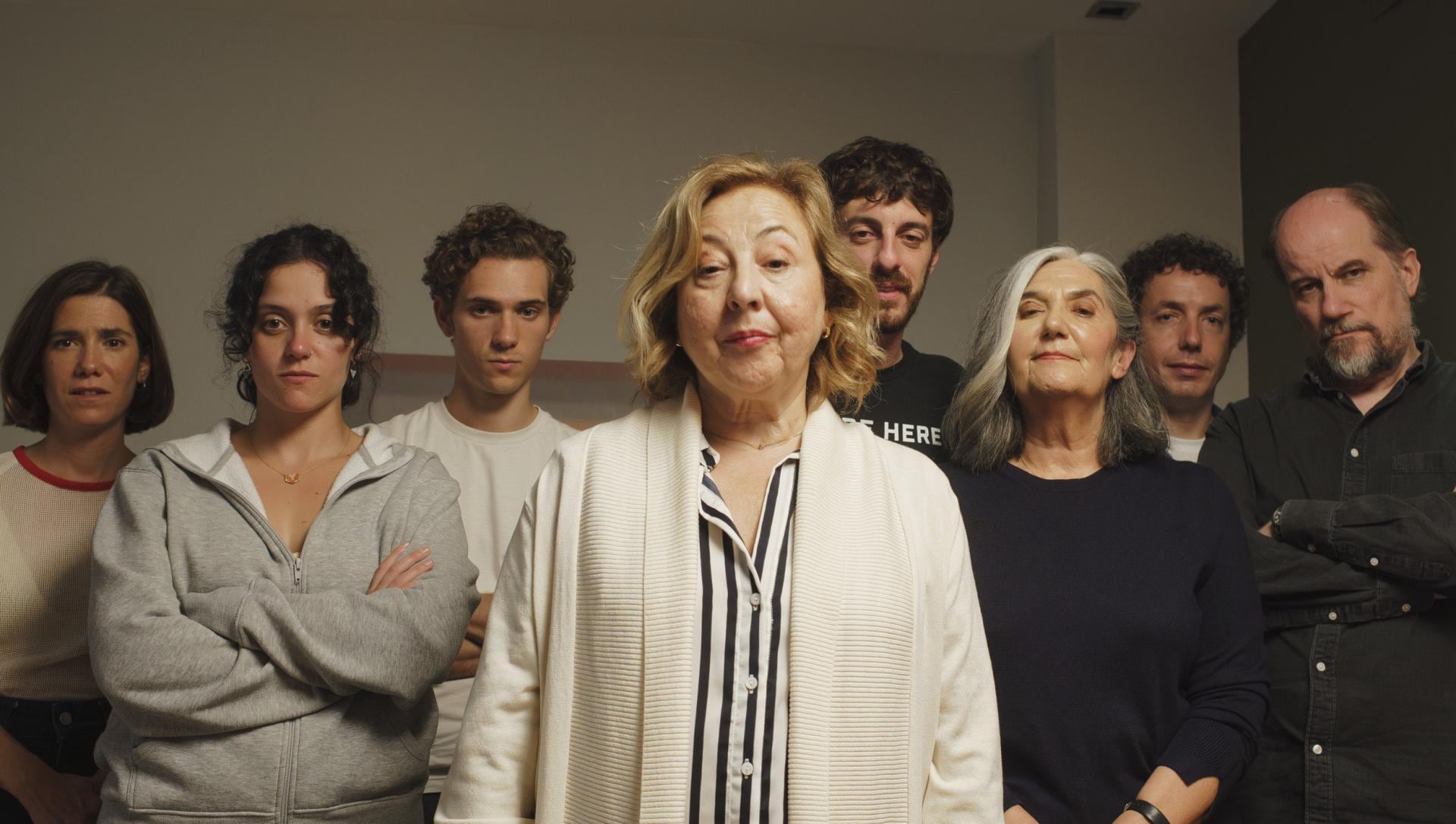 Carmen Machi y el resto de miembros del reparto de 'Los justos'. (HBO Max)