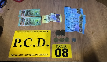 Durante el operativo, los agentes decomisaron dosis de crack y marihuana, además de dinero en efectivo. Crédito: MSP
