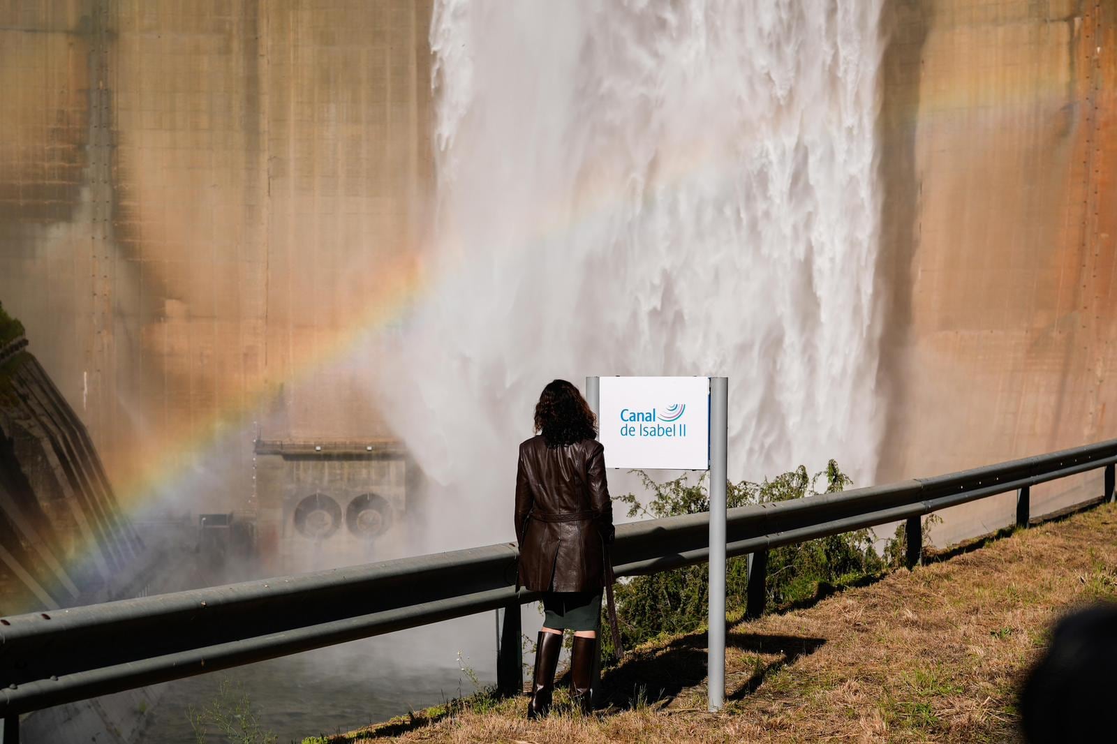 La presidenta Ayuso en una visita al embalse de El Atazar, gestionado por el Canal de Isabel II