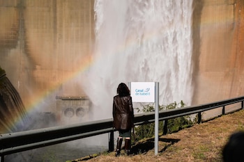 La presidenta Ayuso en una visita al embalse de El Atazar, gestionado por el Canal de Isabel II