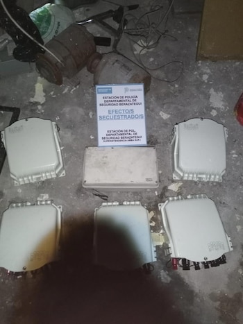 Algunas cajas eléctricas que se