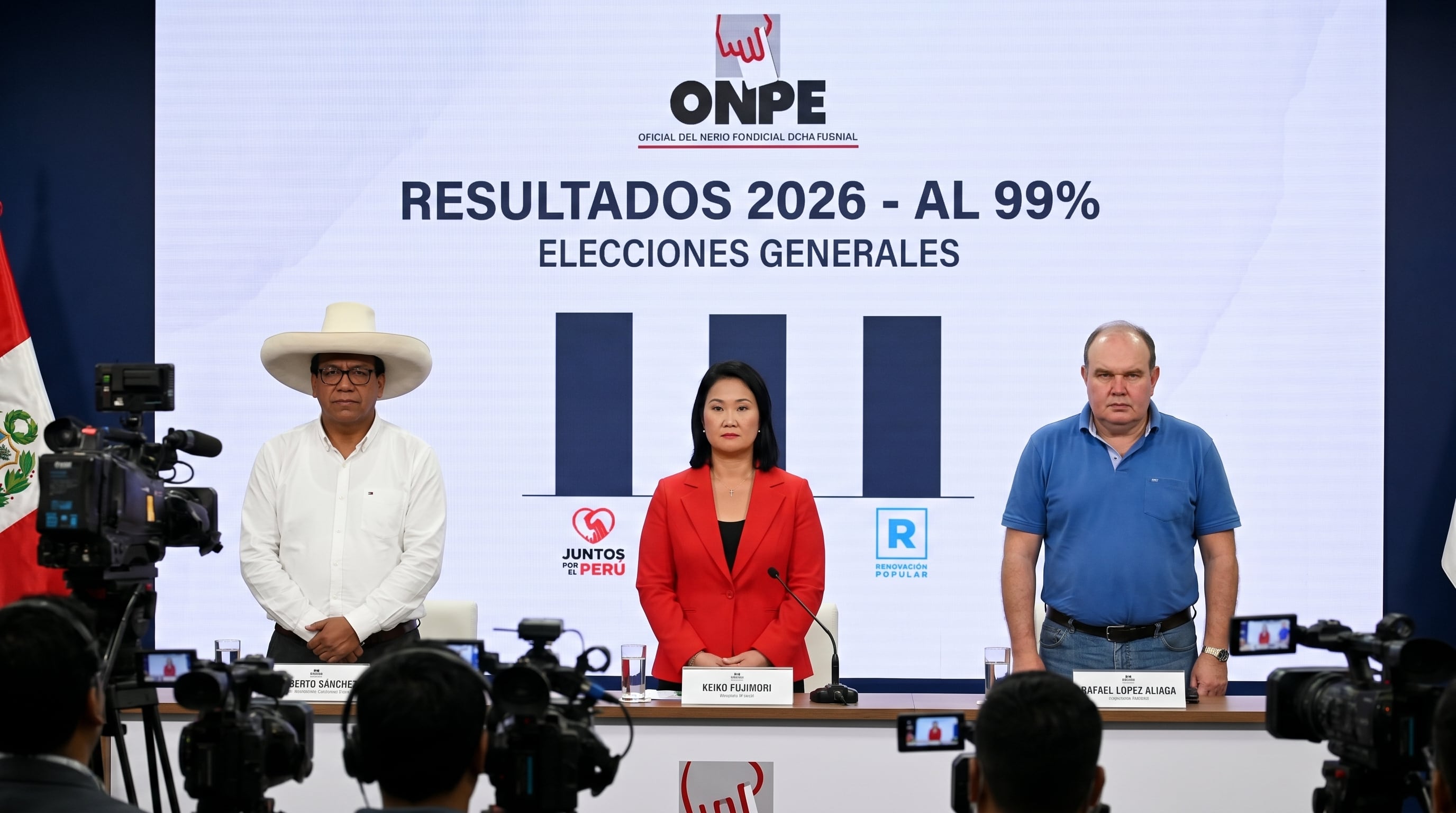 Roberto Sánchez, Keiko Fujimori y Rafael López Aliaga se presentan ante la pantalla de la ONPE mostrando los resultados electorales generales al 99% de las elecciones de 2026. (Imagen Ilustrativa Infobae)